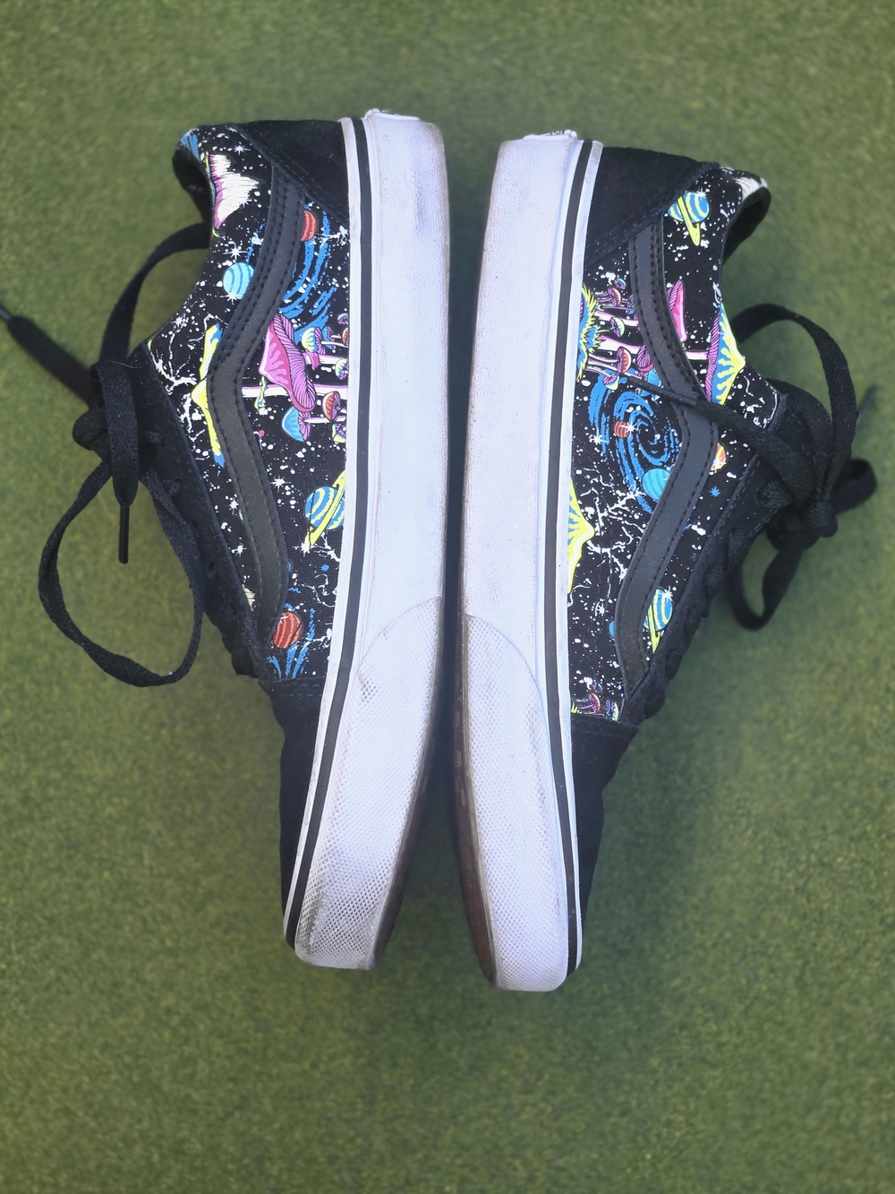Vans Black Low-Top OLD SKOOL WOMEN'S Sz7 Sneakers HTF Neon Space/Shrooms Graphic - Picture 14 of 14